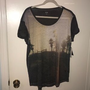 Cali Tee (NEVER WORN)